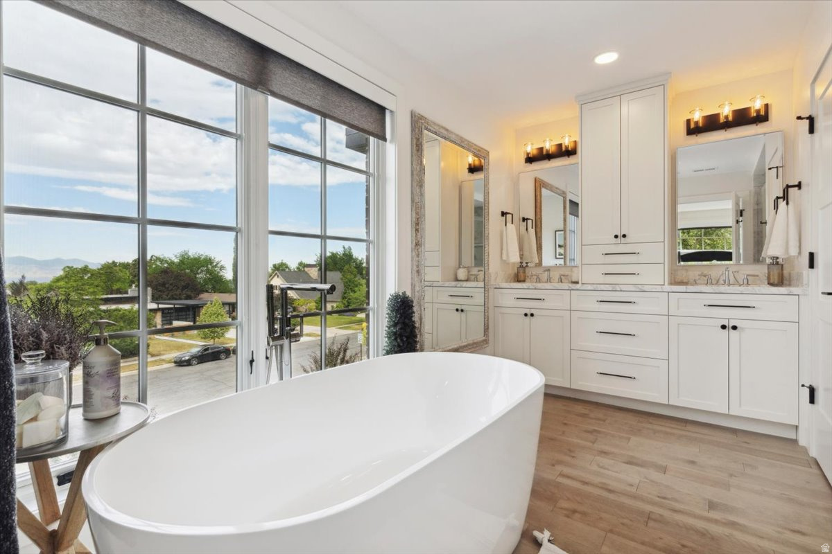 STANFORD COMMONS - Residential