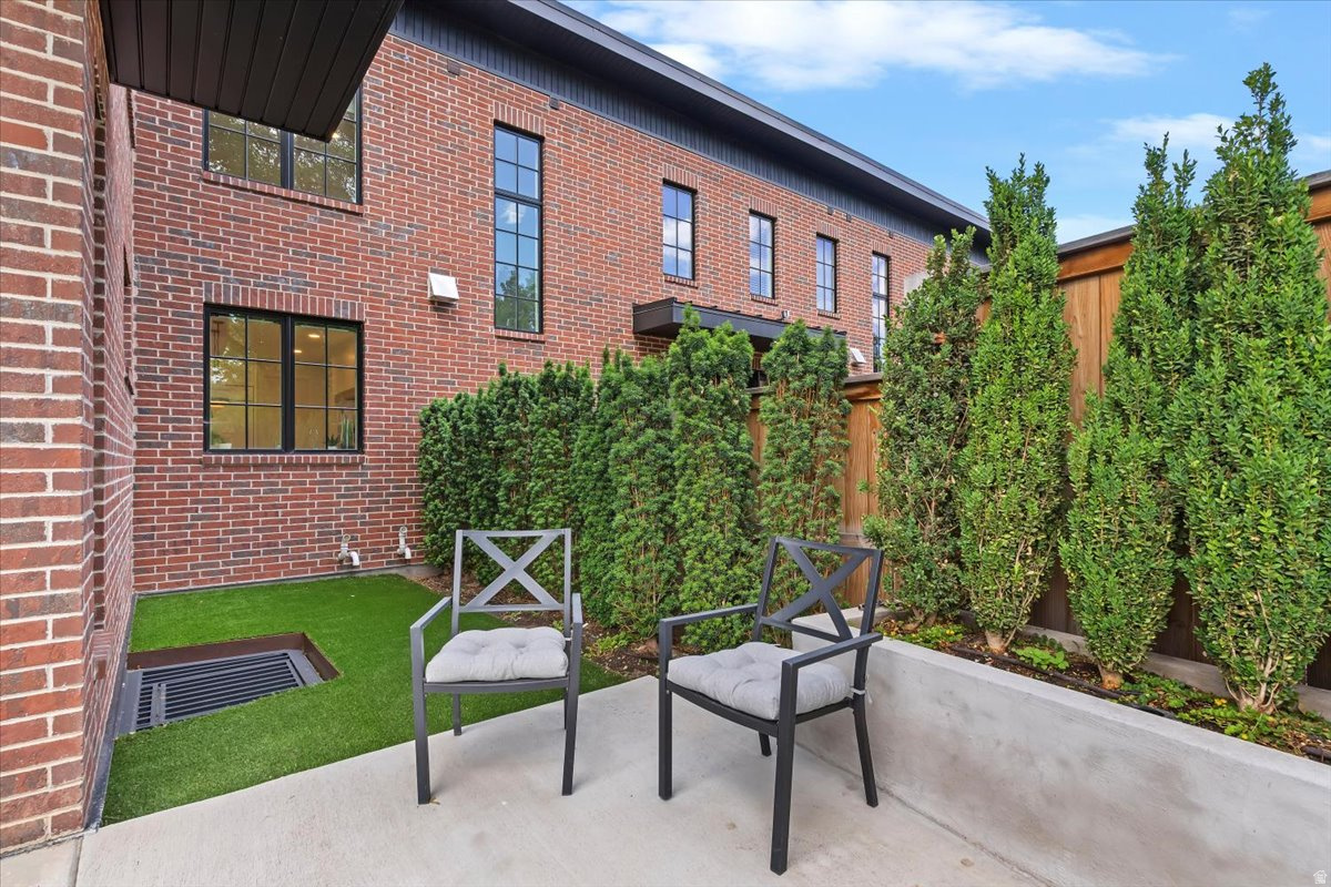 STANFORD COMMONS - Residential