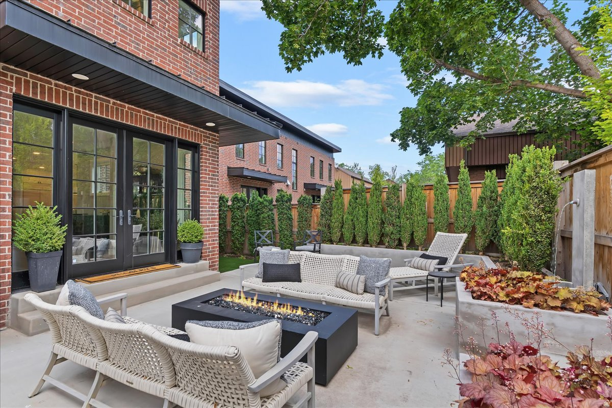 STANFORD COMMONS - Residential