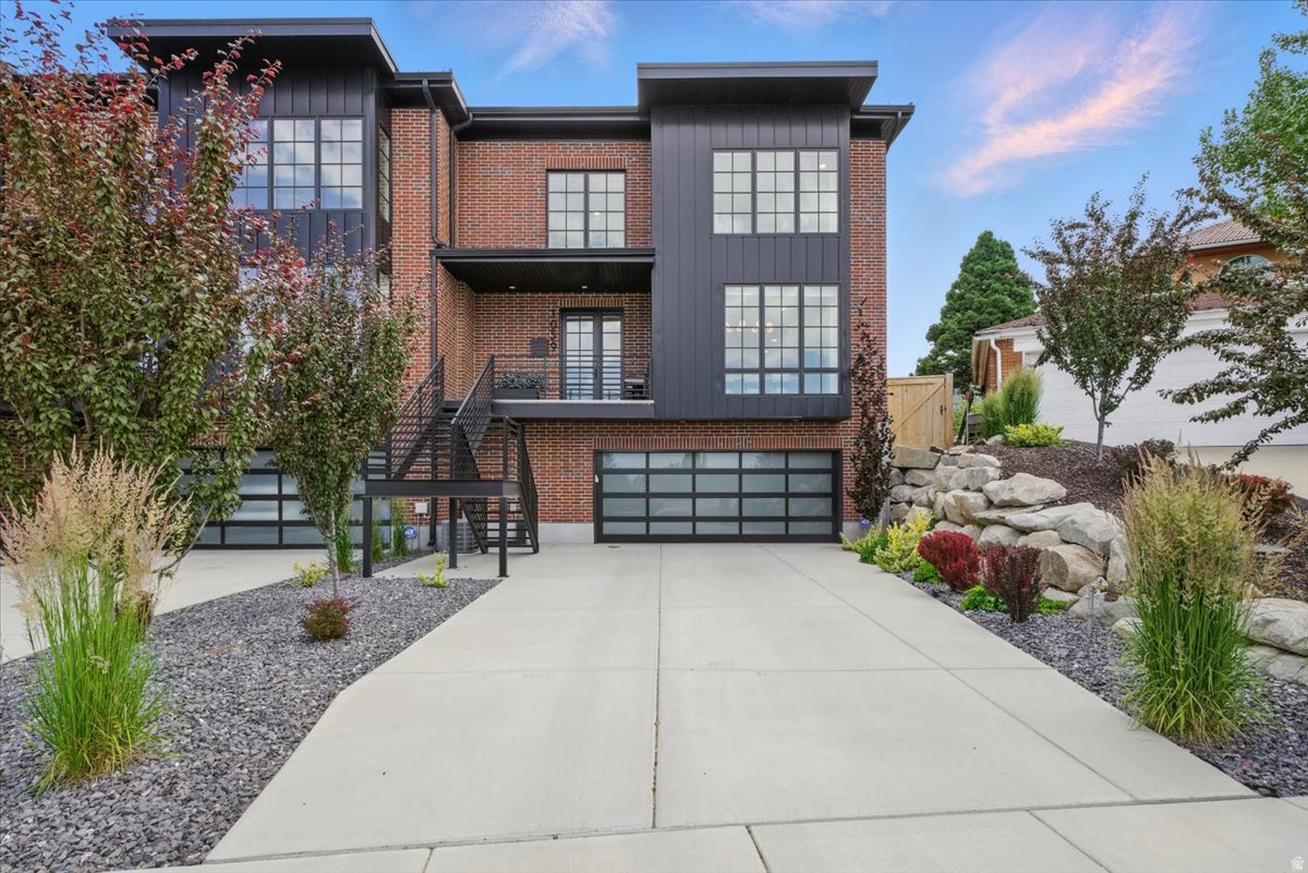 STANFORD COMMONS - Residential