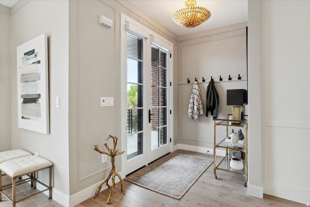 Photo of 1059 S FOOTHILL DR, Salt Lake City, UT 84108 (MLS # 2144368)