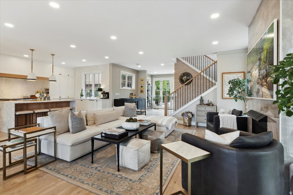 STANFORD COMMONS - Residential