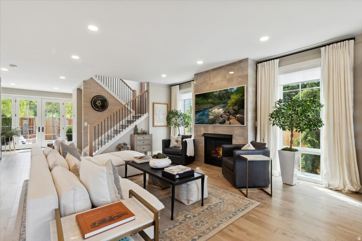 STANFORD COMMONS - Residential