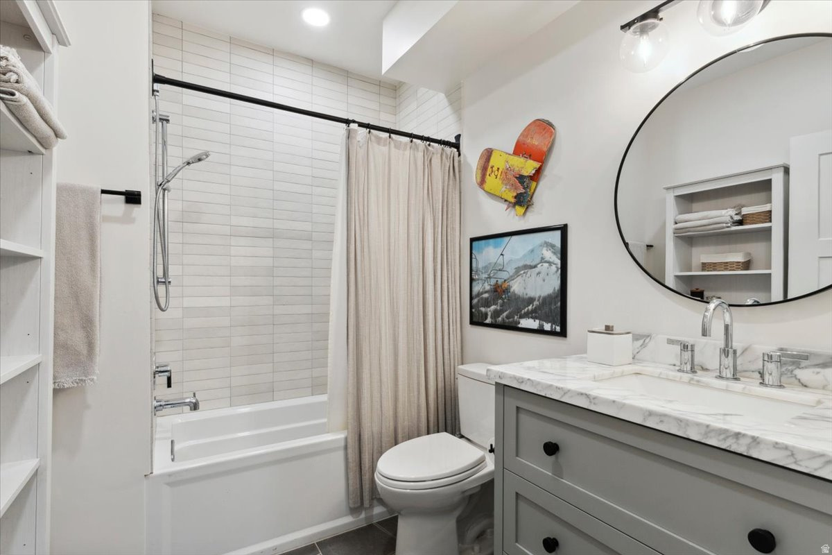 STANFORD COMMONS - Residential