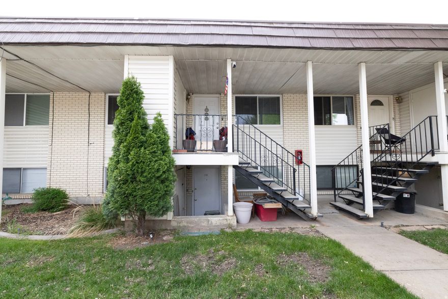 Move in ready, garden level 2 bed 1 bath condo in Bountiful. Newer carpet, laminate and blinds. Covered parking directly in front of home. Square footage figures are provided as a courtesy estimate only and were obtained from county records. Buyer is advised to obtain an independent measurement.