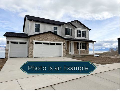 Photo of 3233 S BLUE HERON DR #602, Saratoga Springs, UT 84045 (MLS # 2141282)