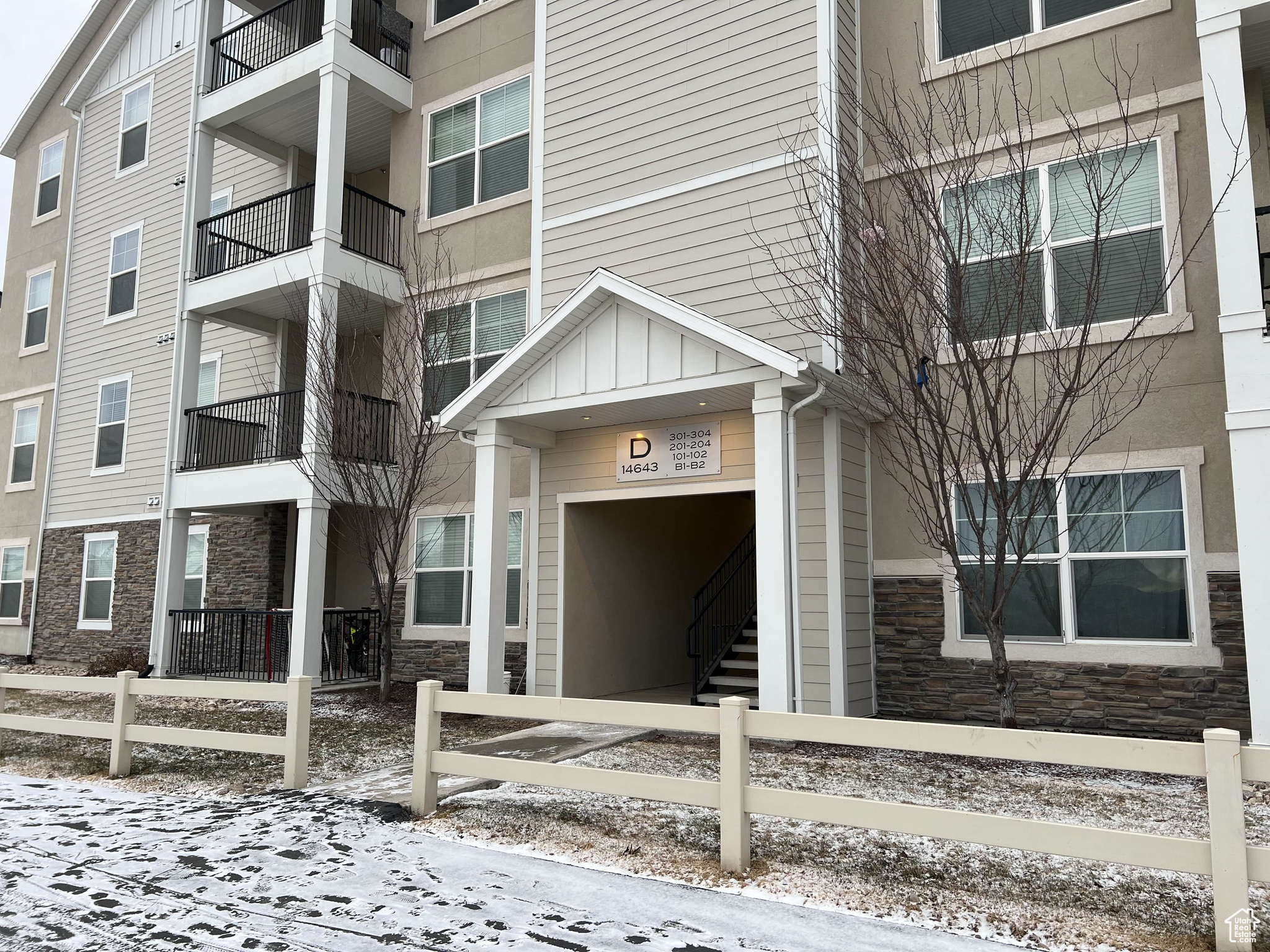 Top-floor 3-Bed, 2-Bath condo with unmatched views in Herriman. This home boasts soaring vaulted ceilings and a spacious layout, complete with quartz countertops in the kitchen and a large owner's suite with a walk-in closet. Step outside onto your private covered deck and enjoy the real highlight: the breathtaking panoramic views of the Salt Lake Valley-whether you're relaxing at home or enjoying the fresh air, the views set this condo apart from the rest. Conveniently located next to the up-and-coming Academy Village, you'll have immediate access to shops, a grocery store, and dining options. Plus, the Mountain View Village Shopping Center is just a short distance away, offering even more entertainment and retail opportunities. With newly paved bike trails right at your doorstep, you can easily explore the area by foot or bike. Excellent schools, including the new SLCC campus and the University of Utah's satellite campus, are within walking distance, both with exciting plans for growth. Whether you're seeking a new home or a smart investment, this condo offers unparalleled comfort, convenience, and views that will take your breath away.