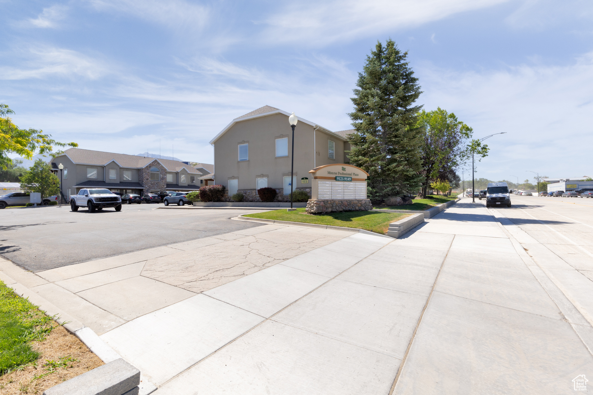 MONROE PROFESSIONAL PLAZA - Commercial Lease