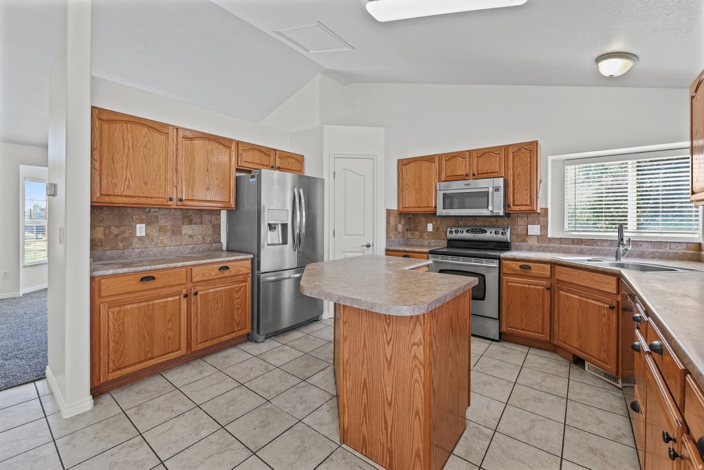 Photo of 309 E 1525 N, Layton, UT 84041 (MLS # 2173671)