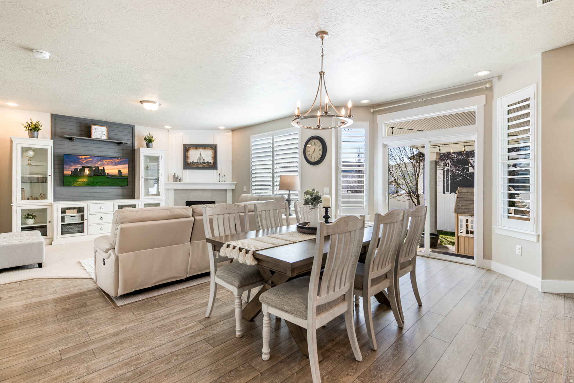 HIGH POINTE - Residential