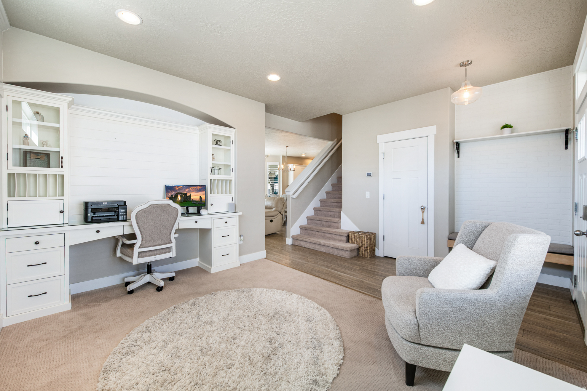 HIGH POINTE - Residential