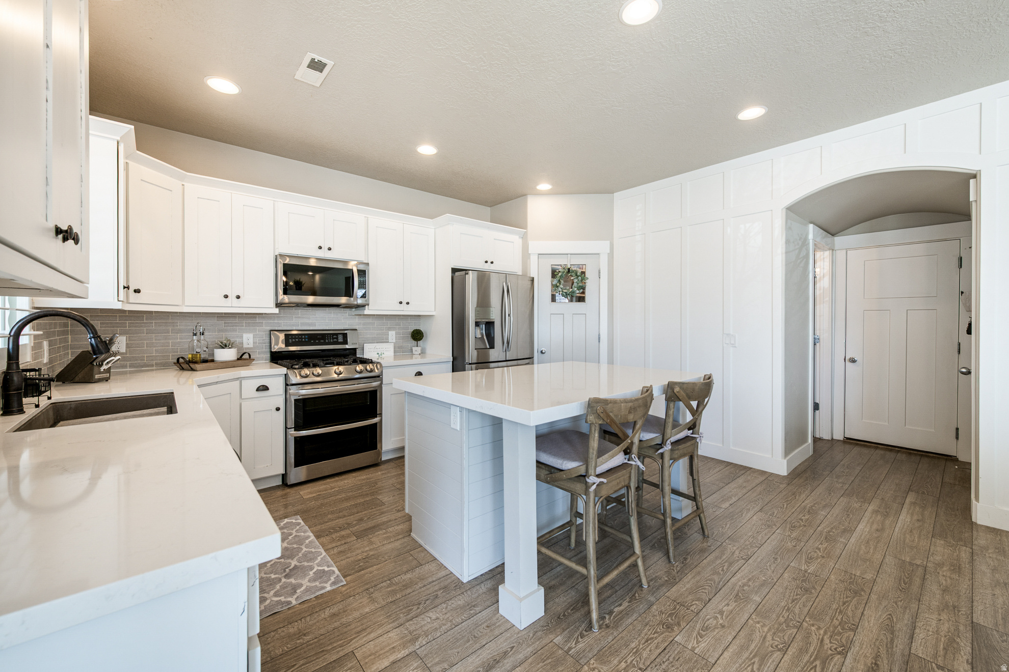 HIGH POINTE - Residential