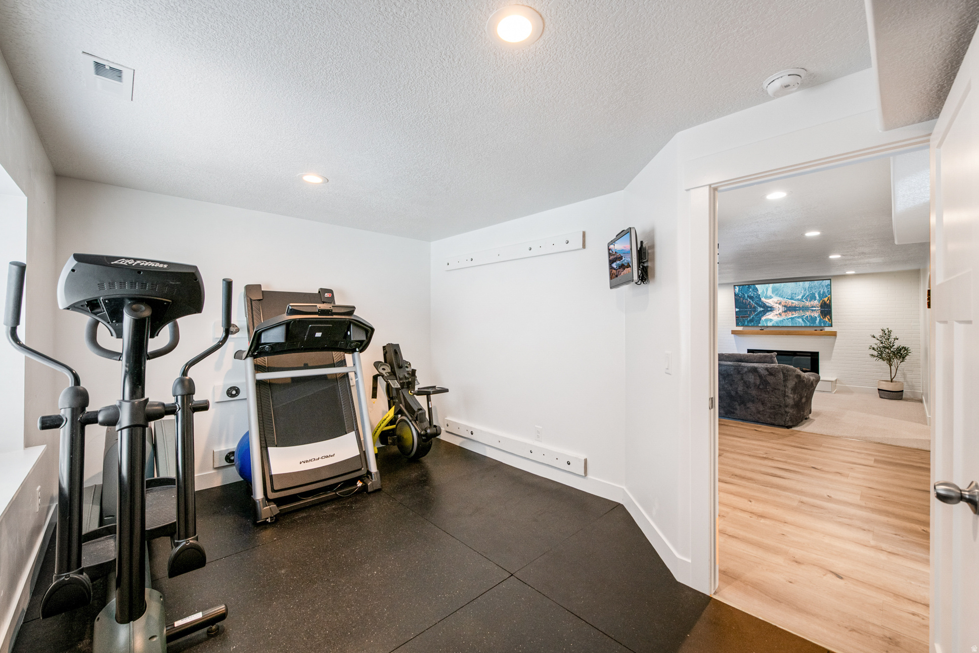 HIGH POINTE - Residential