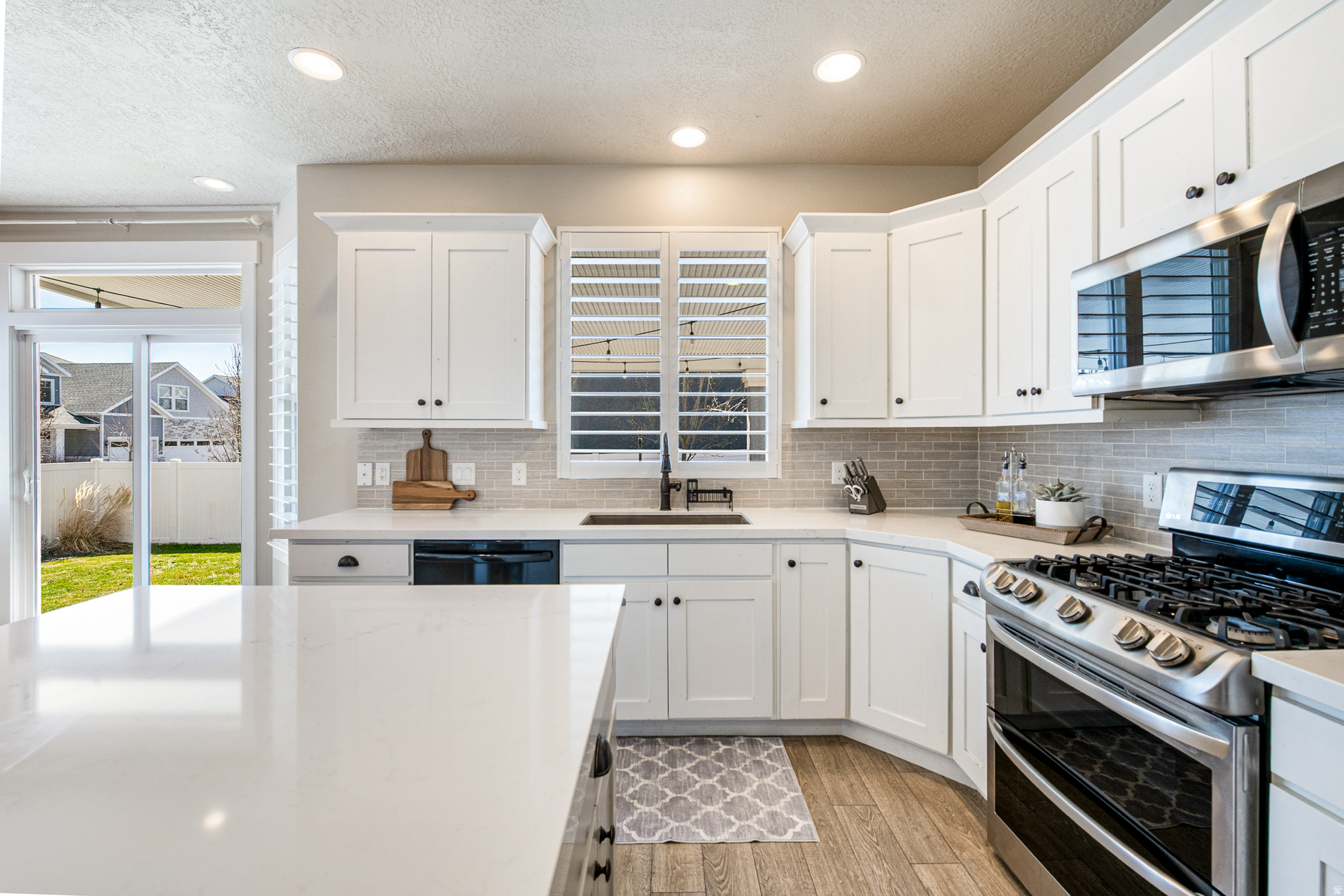 HIGH POINTE - Residential