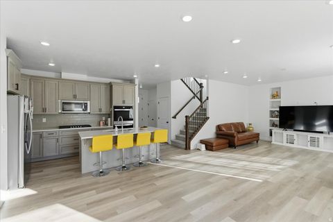 Tiny photo for 4896 S SNARR HAVEN CT W, Taylorsville, UT 84129 (MLS # 2123570)