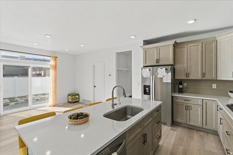 Tiny photo for 4896 S SNARR HAVEN CT W, Taylorsville, UT 84129 (MLS # 2123570)