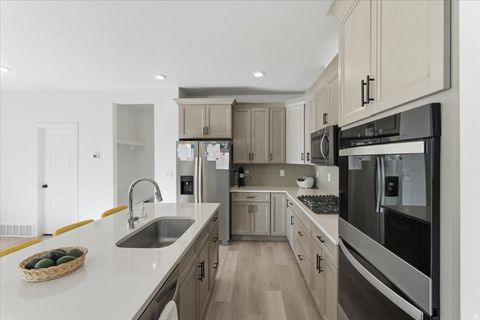 Tiny photo for 4896 S SNARR HAVEN CT W, Taylorsville, UT 84129 (MLS # 2123570)