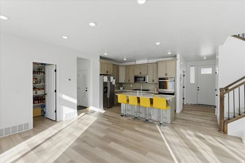 Tiny photo for 4896 S SNARR HAVEN CT W, Taylorsville, UT 84129 (MLS # 2123570)