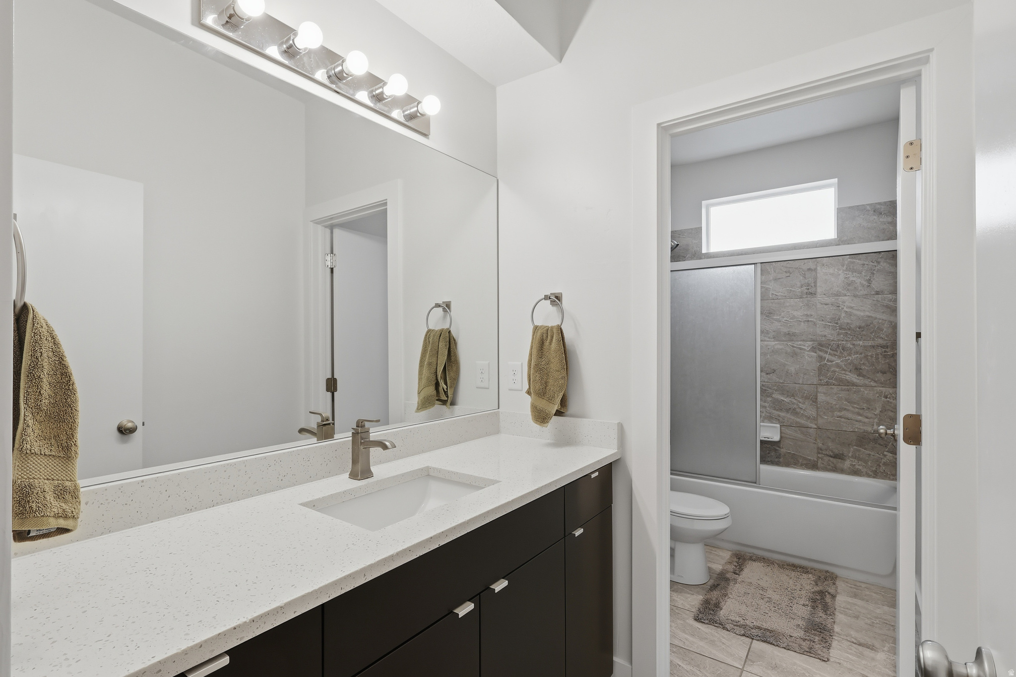 LOFTS ON REDWOOD - Residential