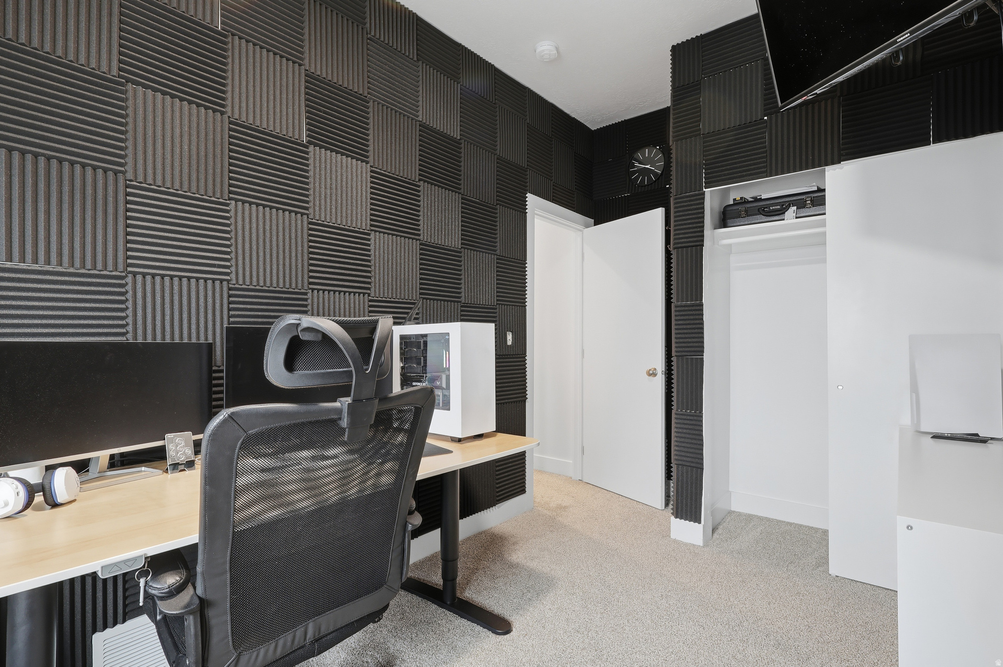 LOFTS ON REDWOOD - Residential