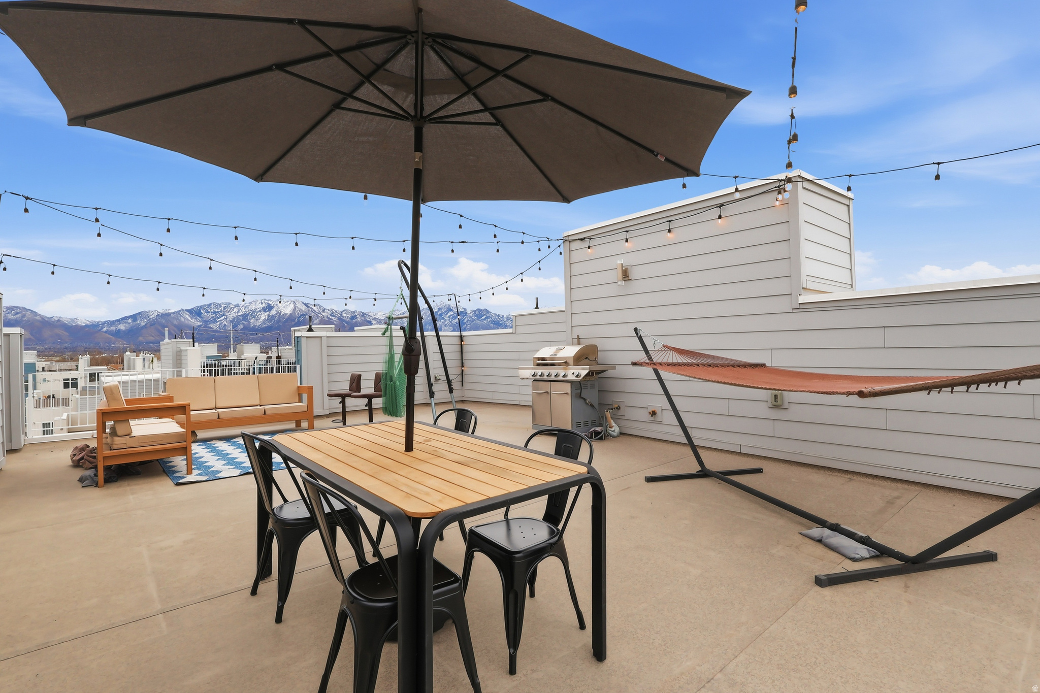 LOFTS ON REDWOOD - Residential