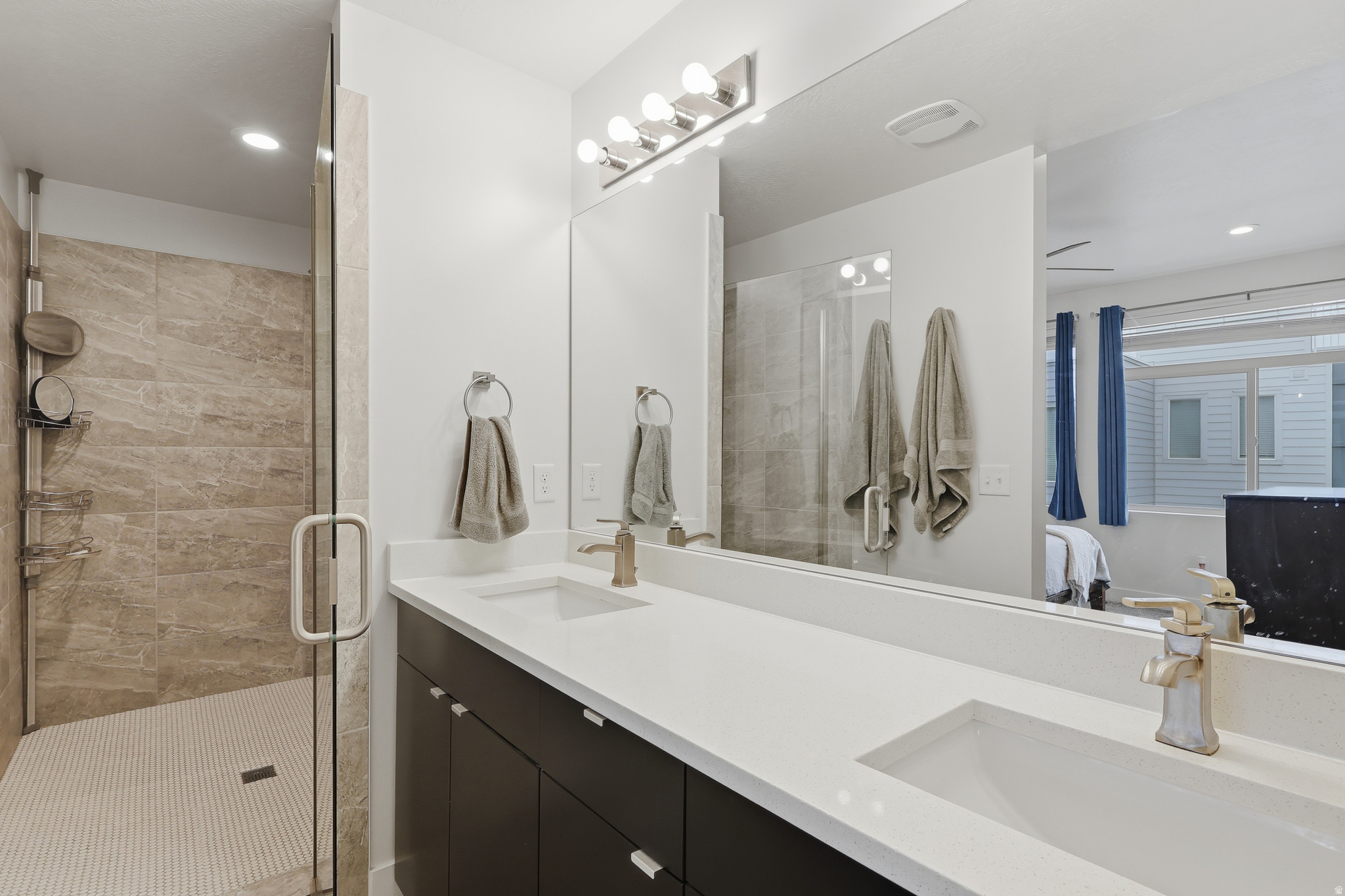 LOFTS ON REDWOOD - Residential