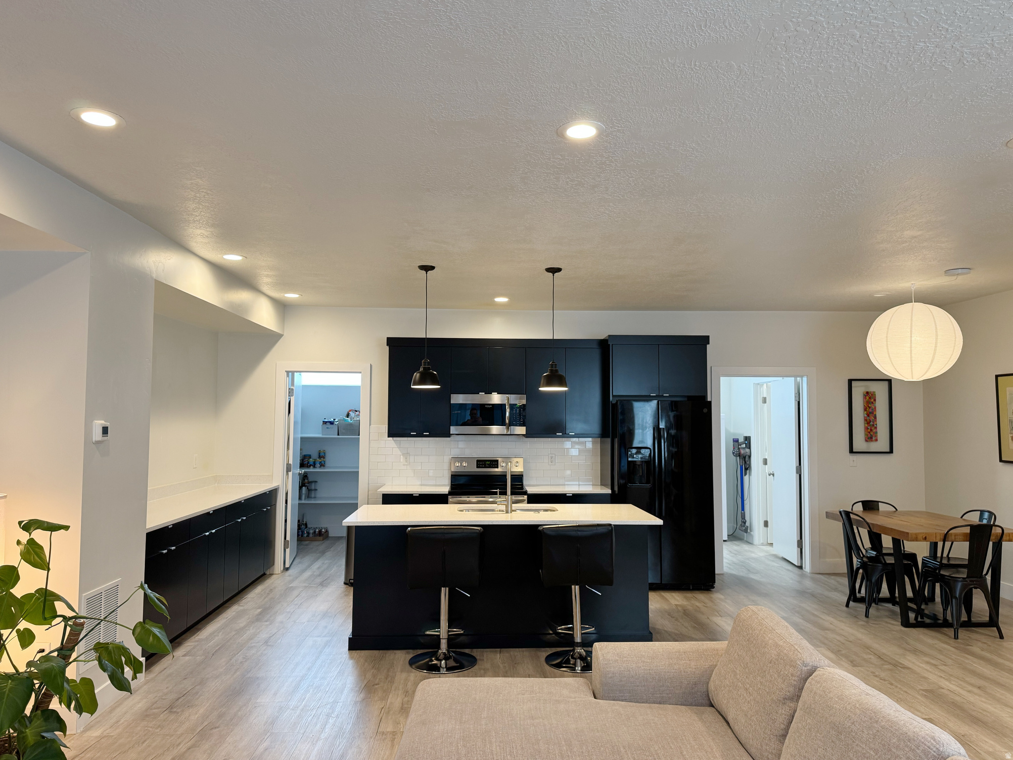 LOFTS ON REDWOOD - Residential