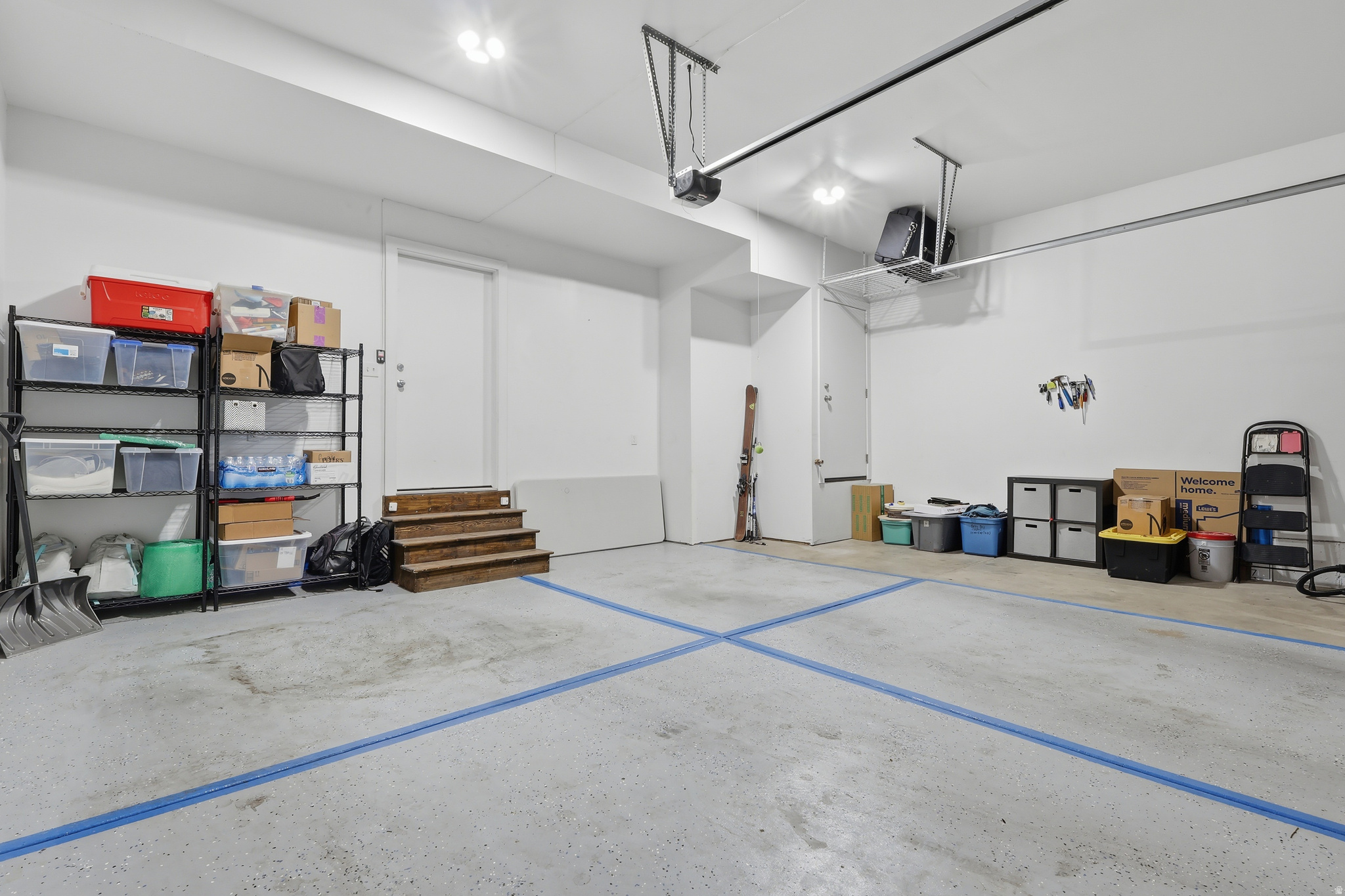 LOFTS ON REDWOOD - Residential