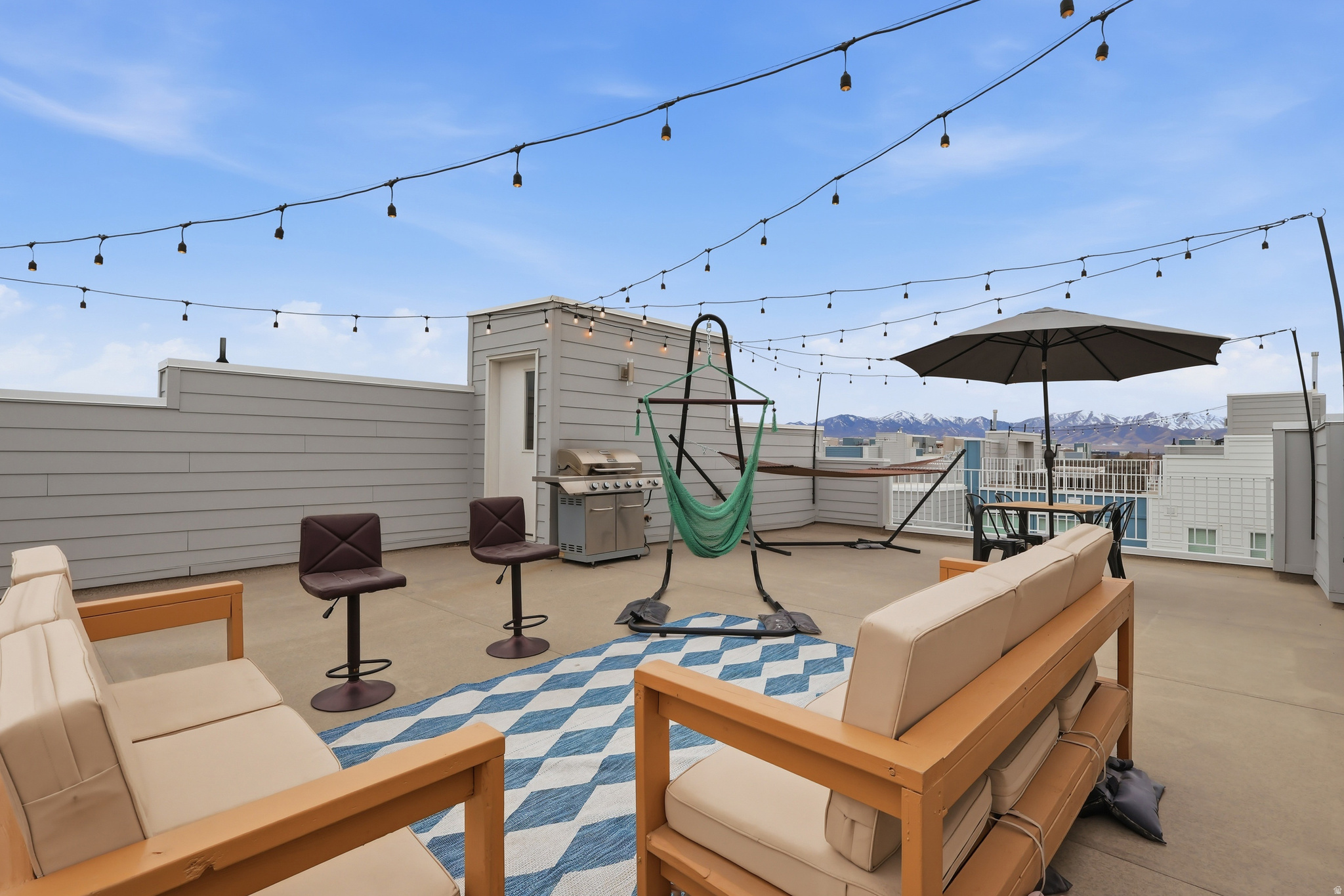 LOFTS ON REDWOOD - Residential