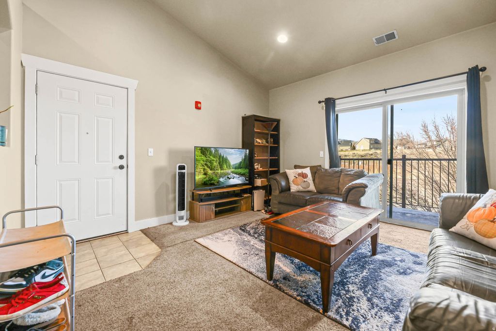 Photo of 148 W SPRING HILL WAY N, Saratoga Springs, UT 84045 (MLS # 2125182)