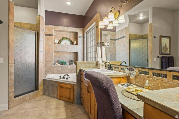 SILVERSTONE 3 AT GREEN SPRINGS - Residential