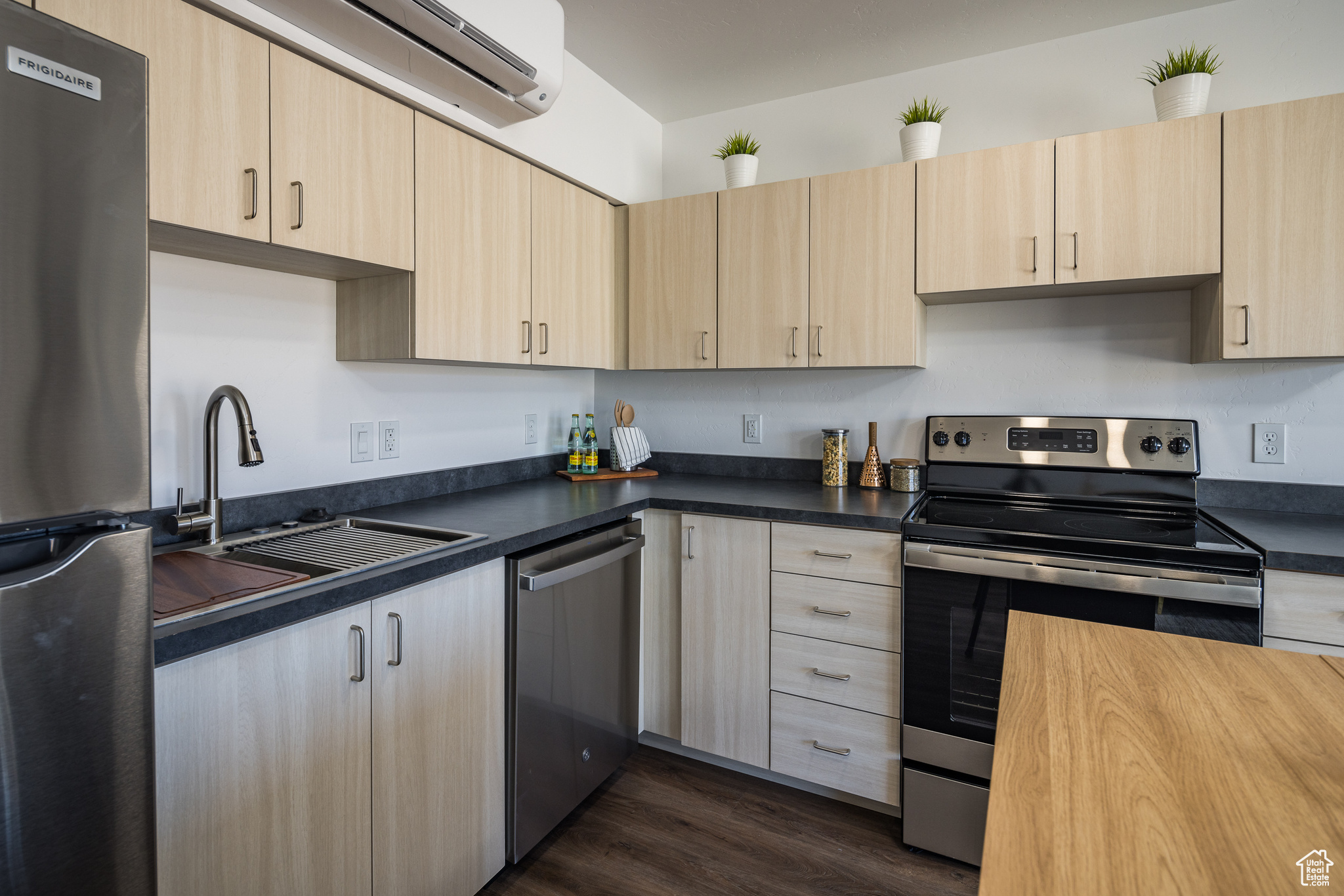 KANE CREEK CONDOS - Residential