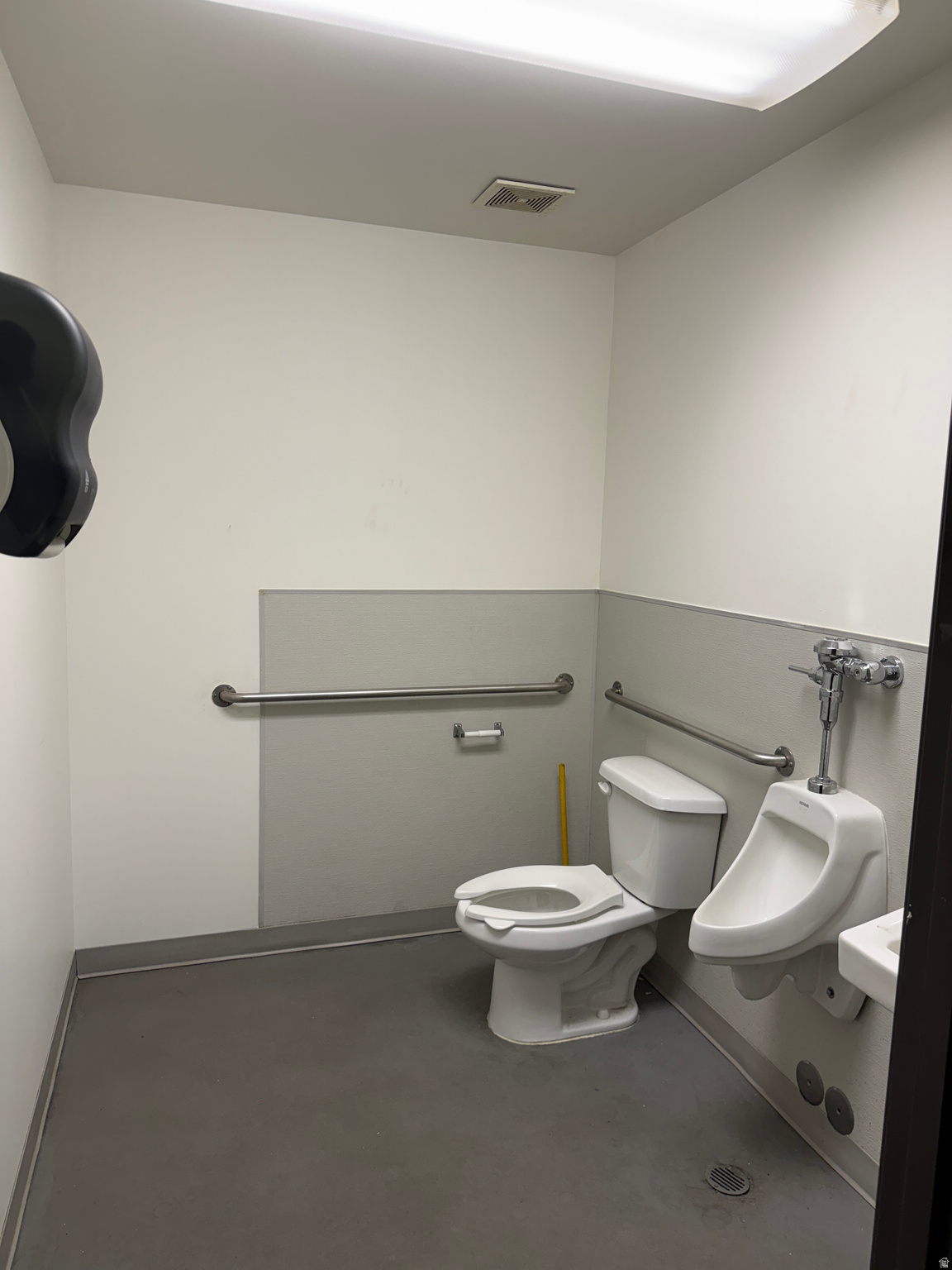 WEDELCO INDUSTRIAL - Commercial Lease