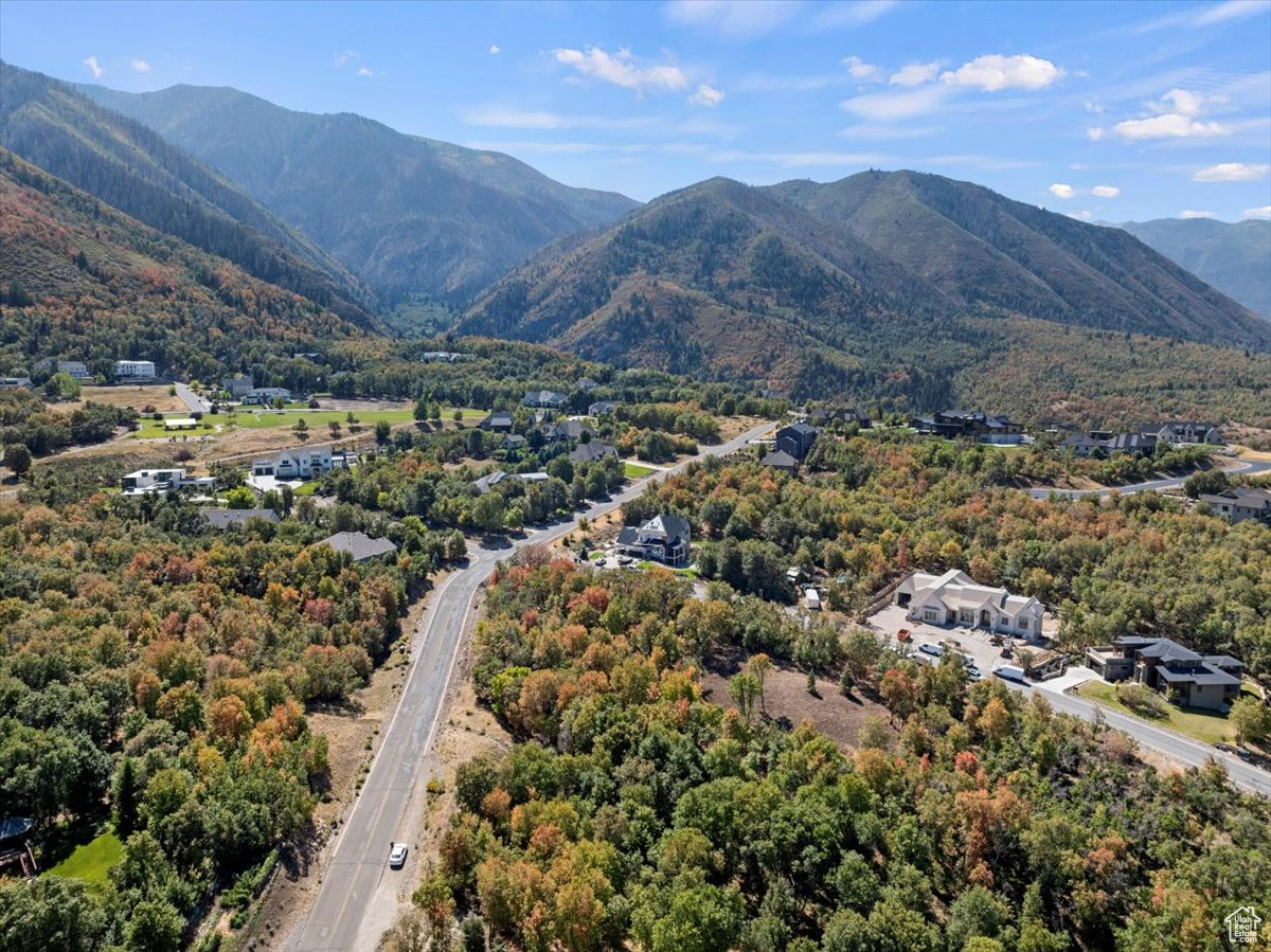 WOODLAND HILLS - Land