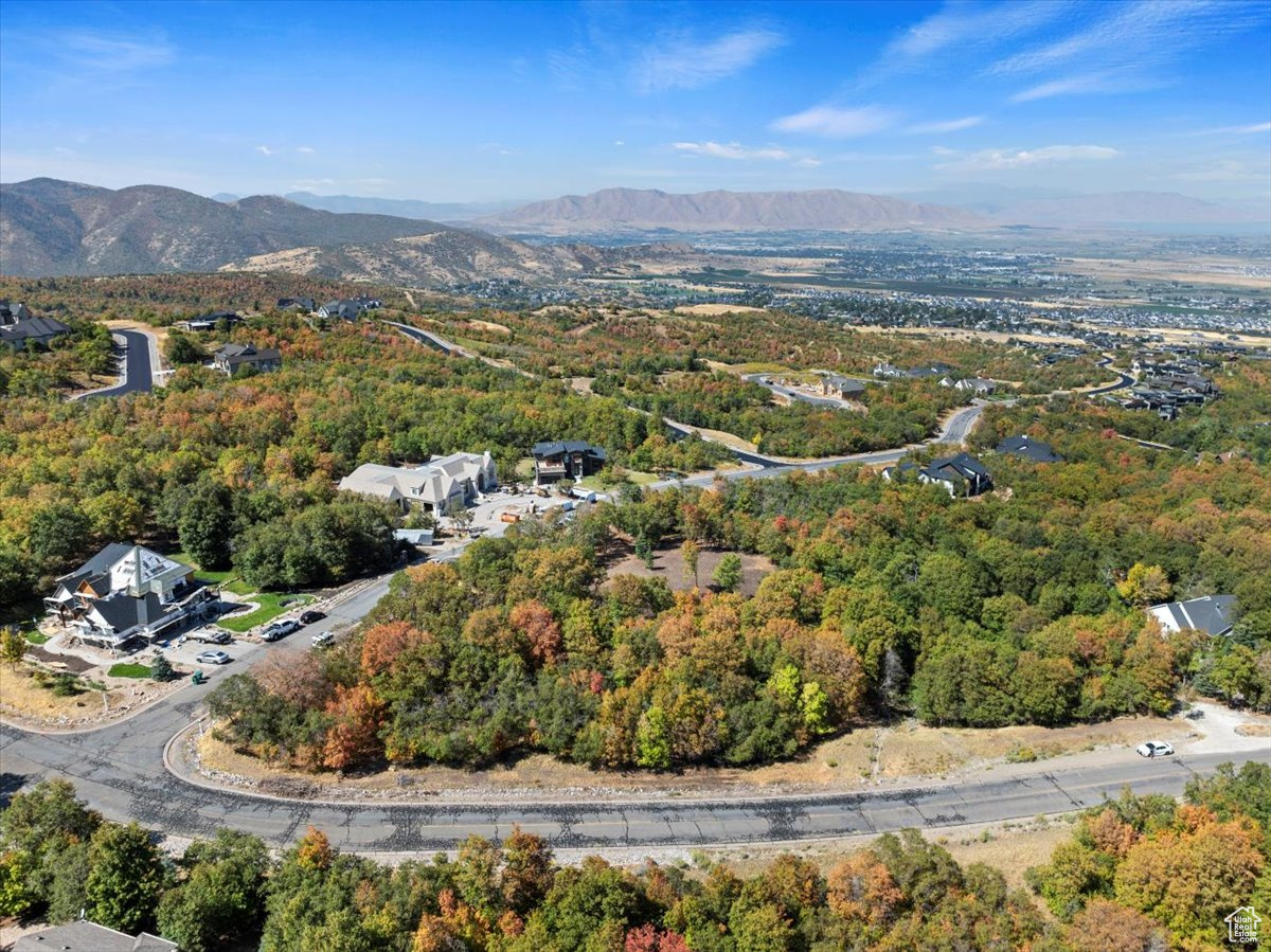 WOODLAND HILLS - Land