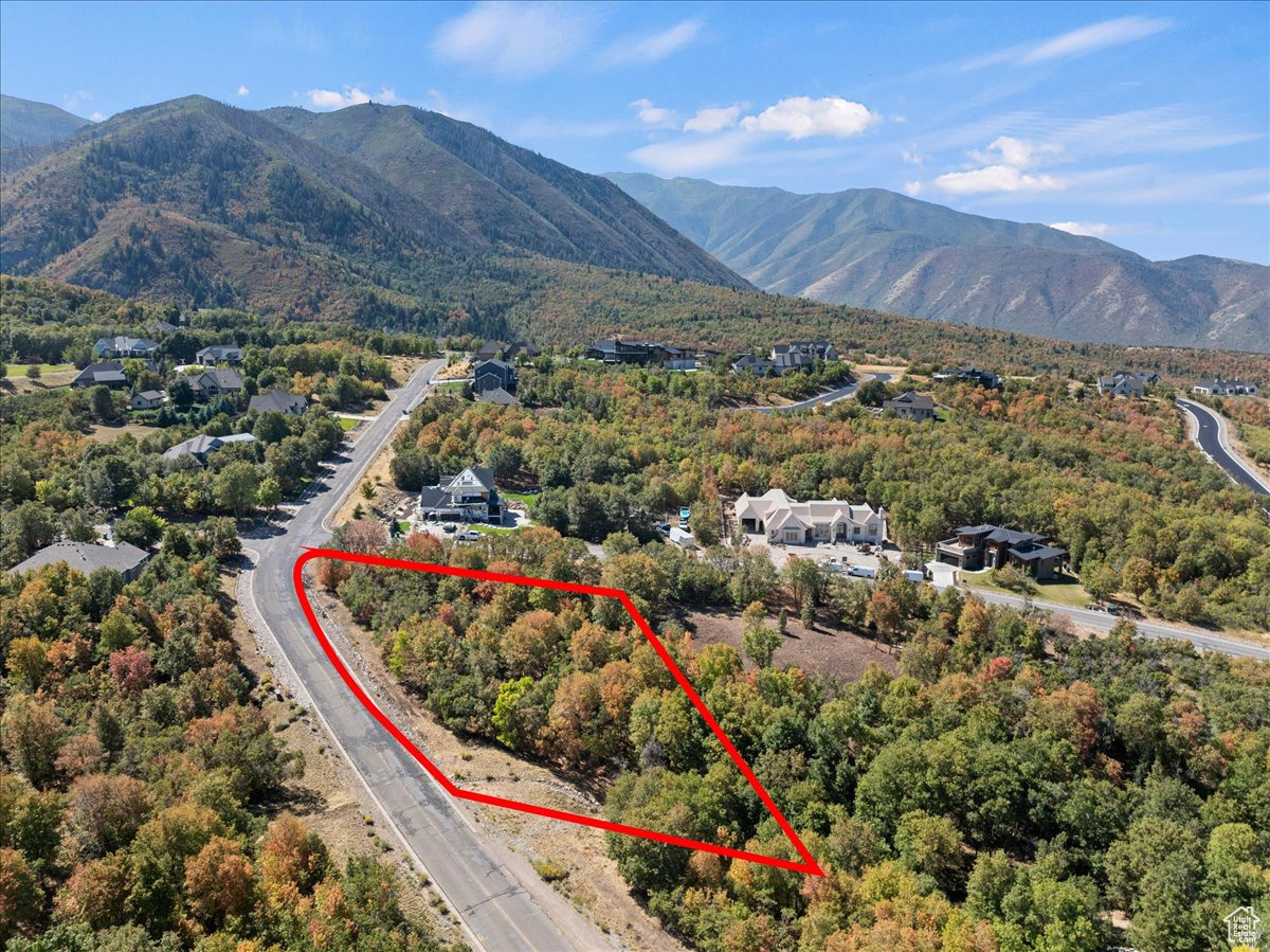 WOODLAND HILLS - Land