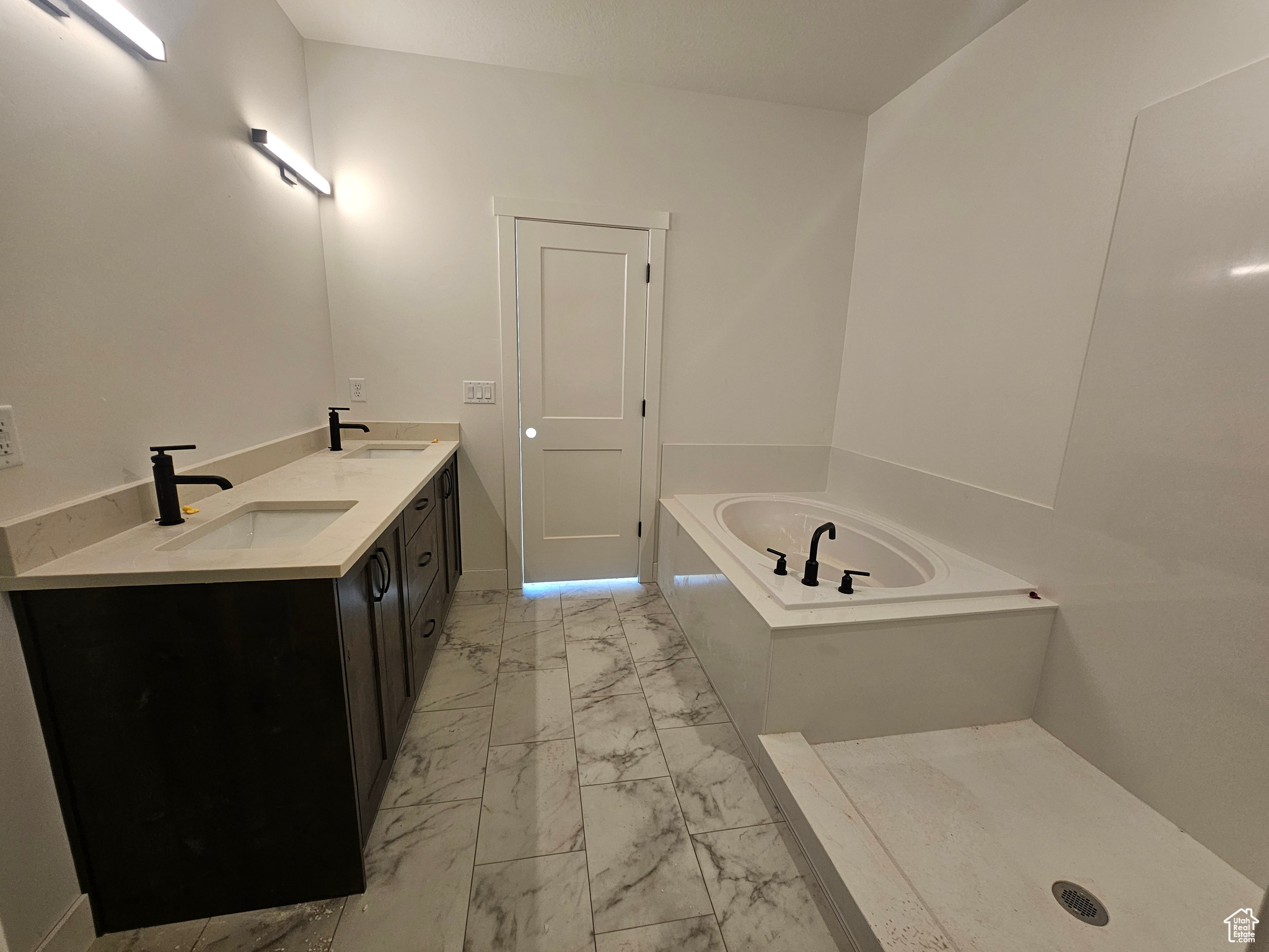 WEST RIDGE ESTATES - Residential
