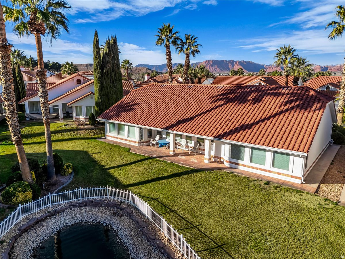 CRYSTAL LAKES TOWHOMES - Residential