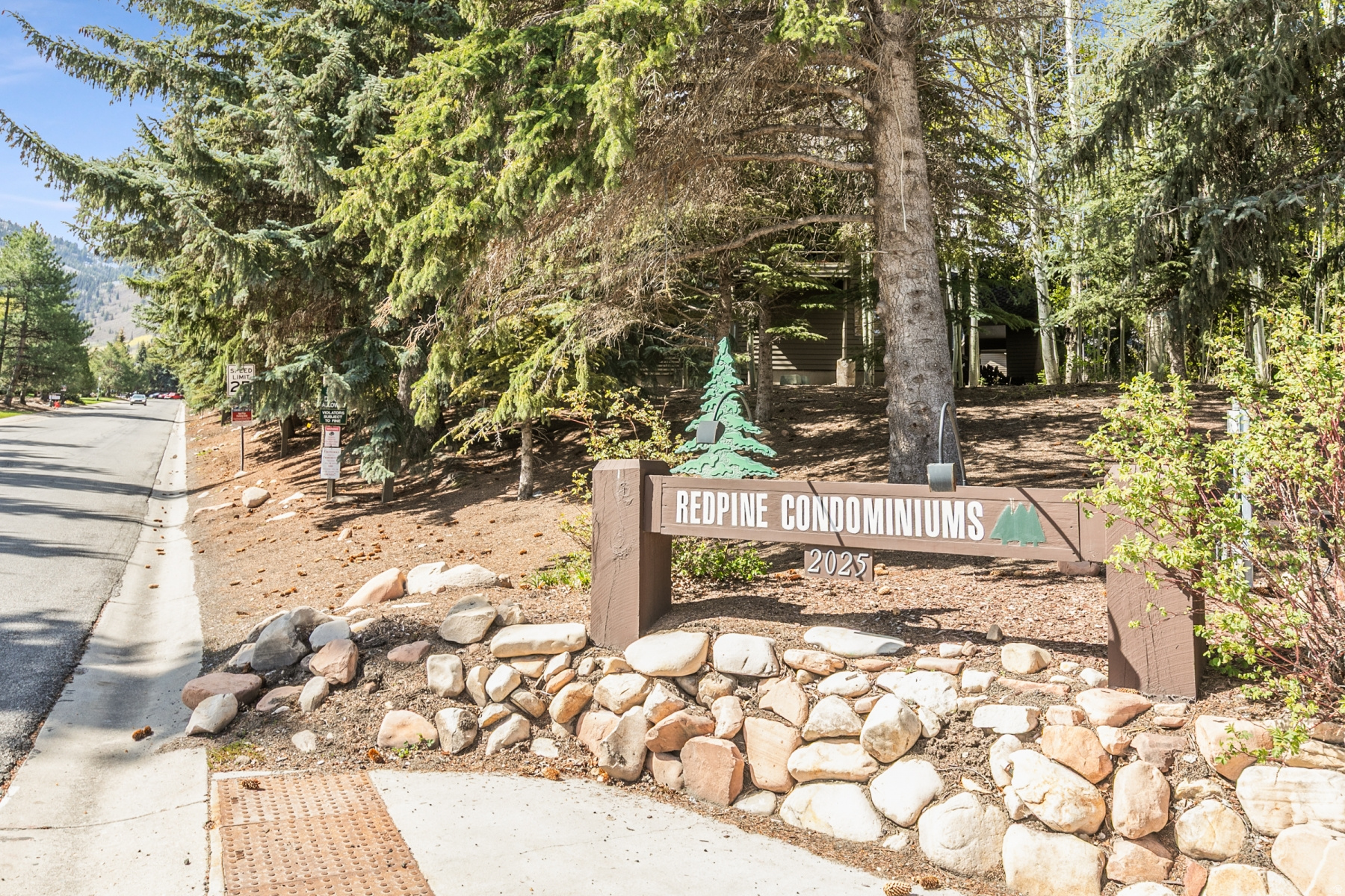 RED PINE CHALETS CONDO - Residential