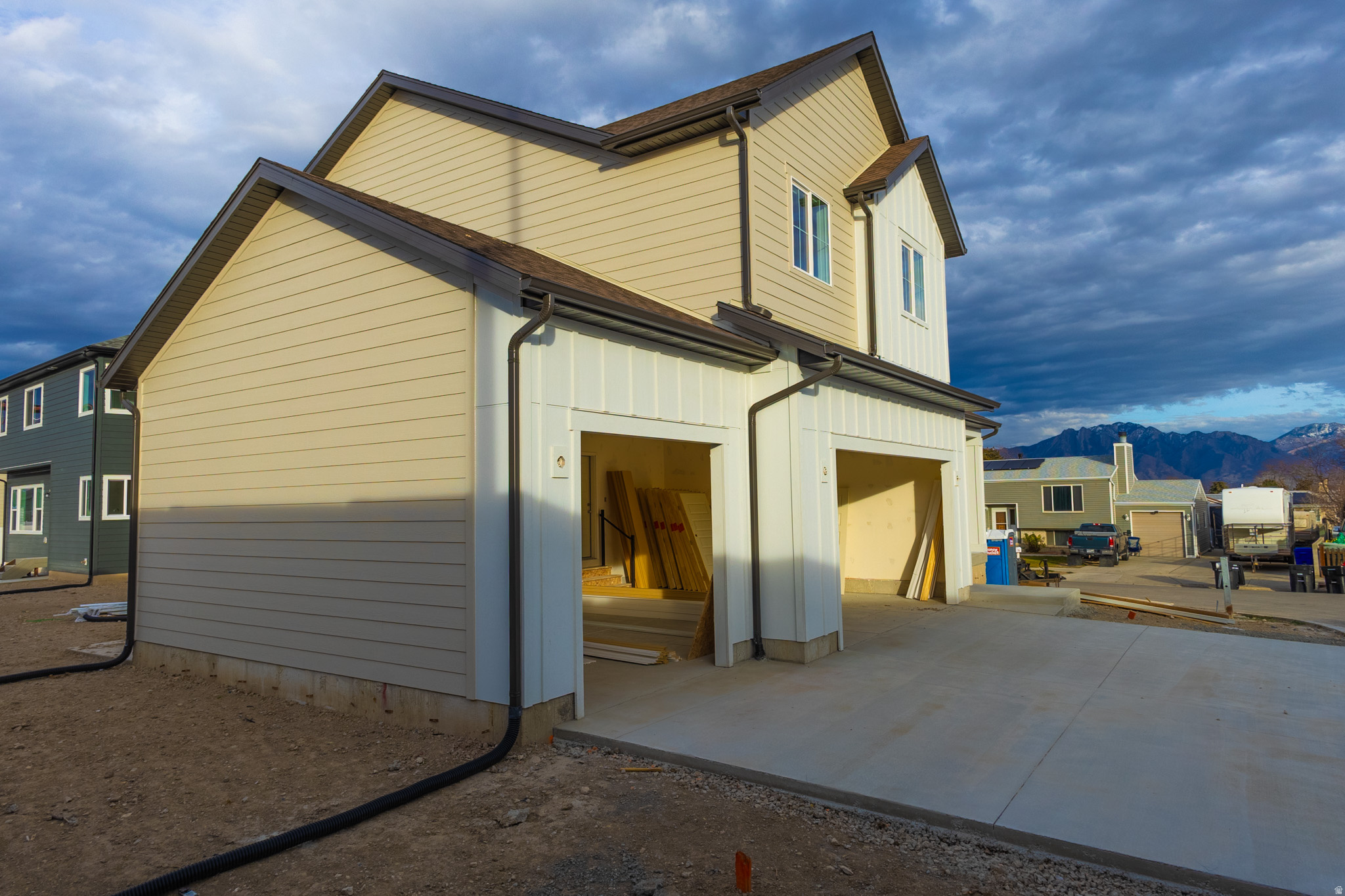 MAGNOLIA WEST - Residential