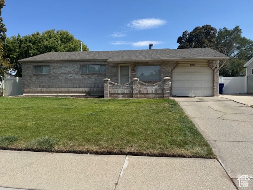 OFFERING SELLER PAID CONCESSIONS*BRICK RAMBLER*3-BEDROOMS ON MAIN FLOOR*QUIET STREET*VINYL WINDOWS*NEWER ROOF*HIGH EFFICIENCY FURNACE*FLAT BACKYARD*HARDWOOD UNDER CARPET*LARGE OAK KITCHEN*LARGE FAMILY ROOM*RAINGUTTERS ALL AROUND*CALL AGENT FOR ACCESS
