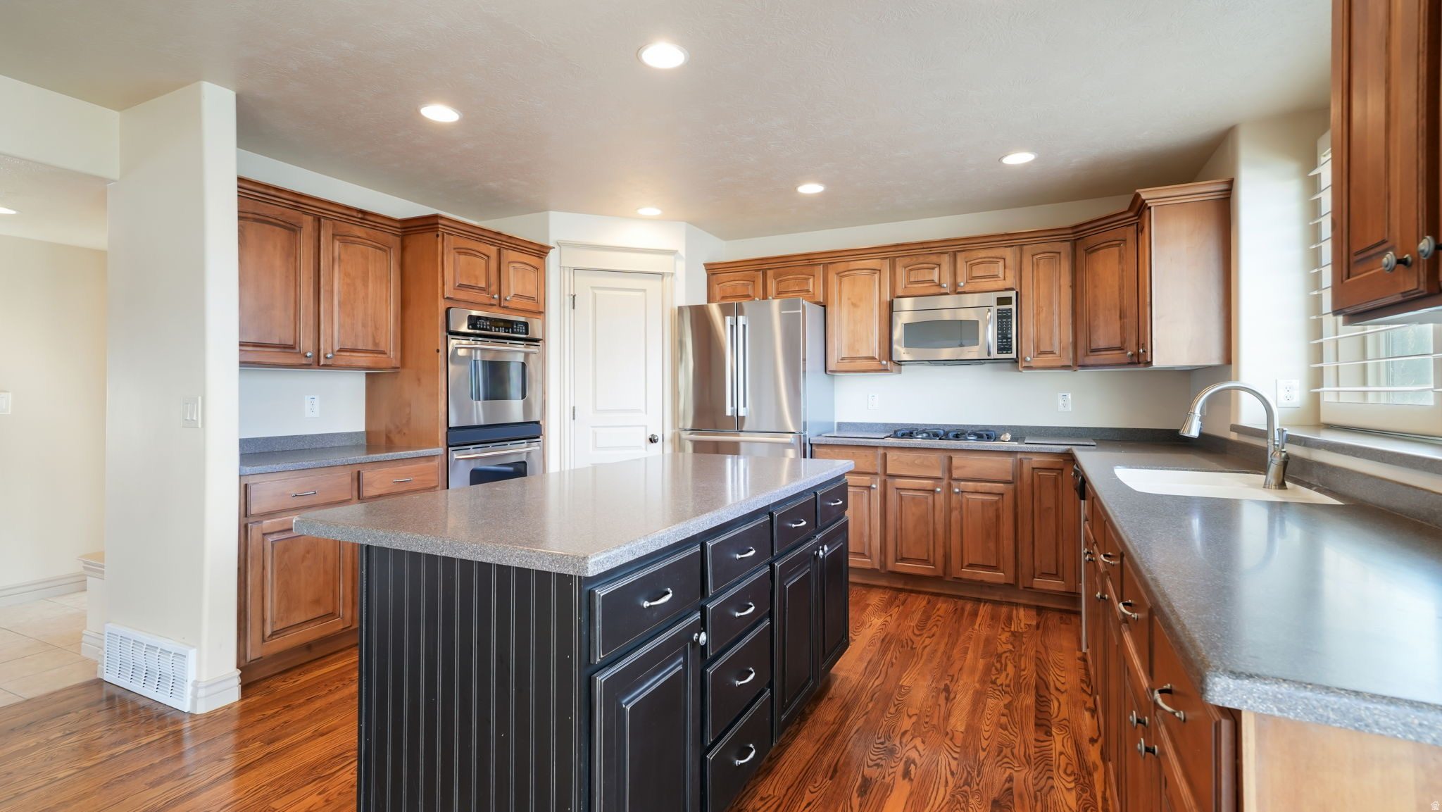 HUNTERS GROVE - Residential