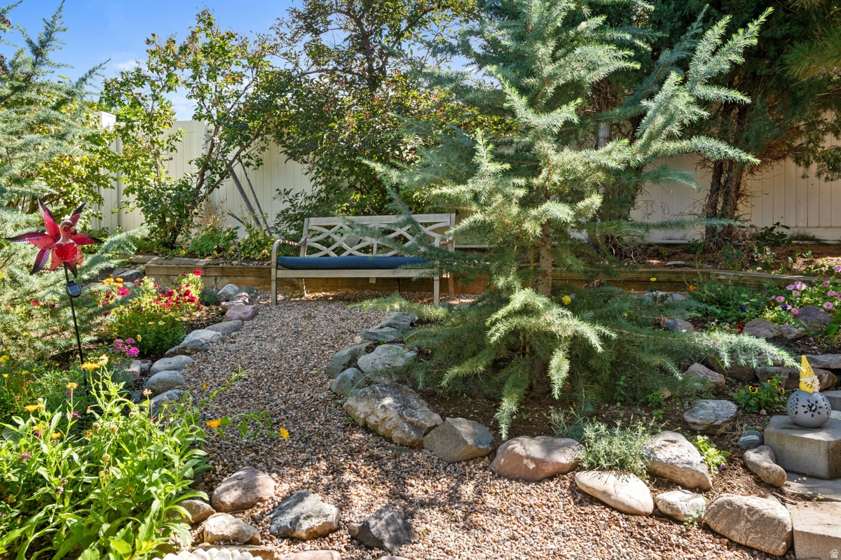 EMERALD HILLS - Residential