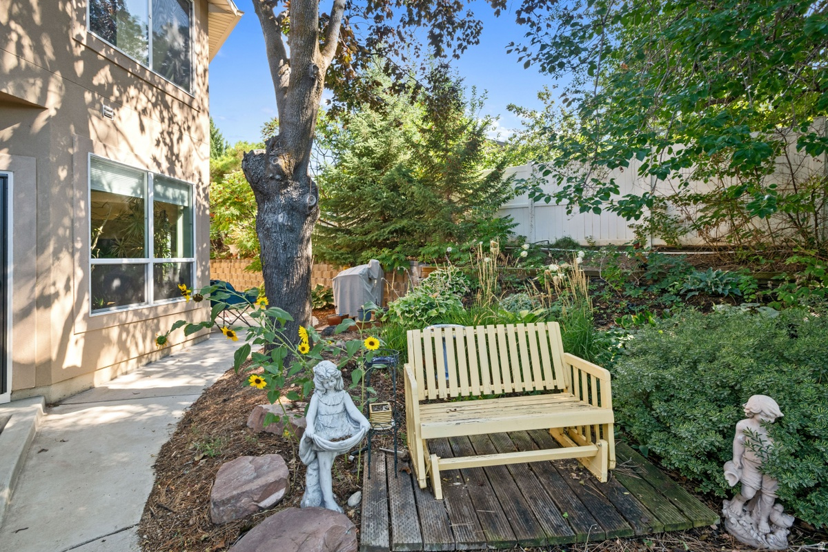 EMERALD HILLS - Residential