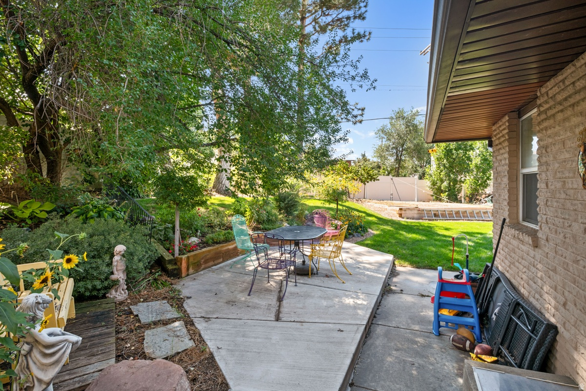 EMERALD HILLS - Residential