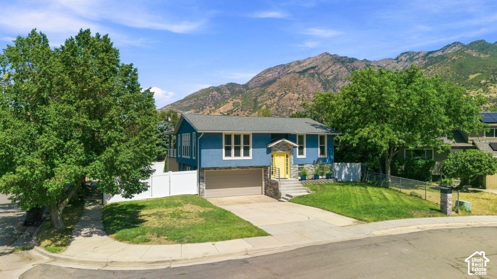Photo of 3173 E BARNHILL BAY, Cottonwood Heights, UT 84121 (MLS # 2192191)