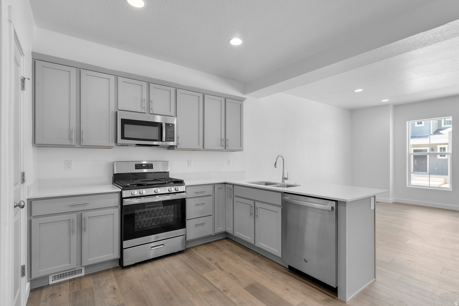 OVERLAND TOWNS V2 408 - Residential