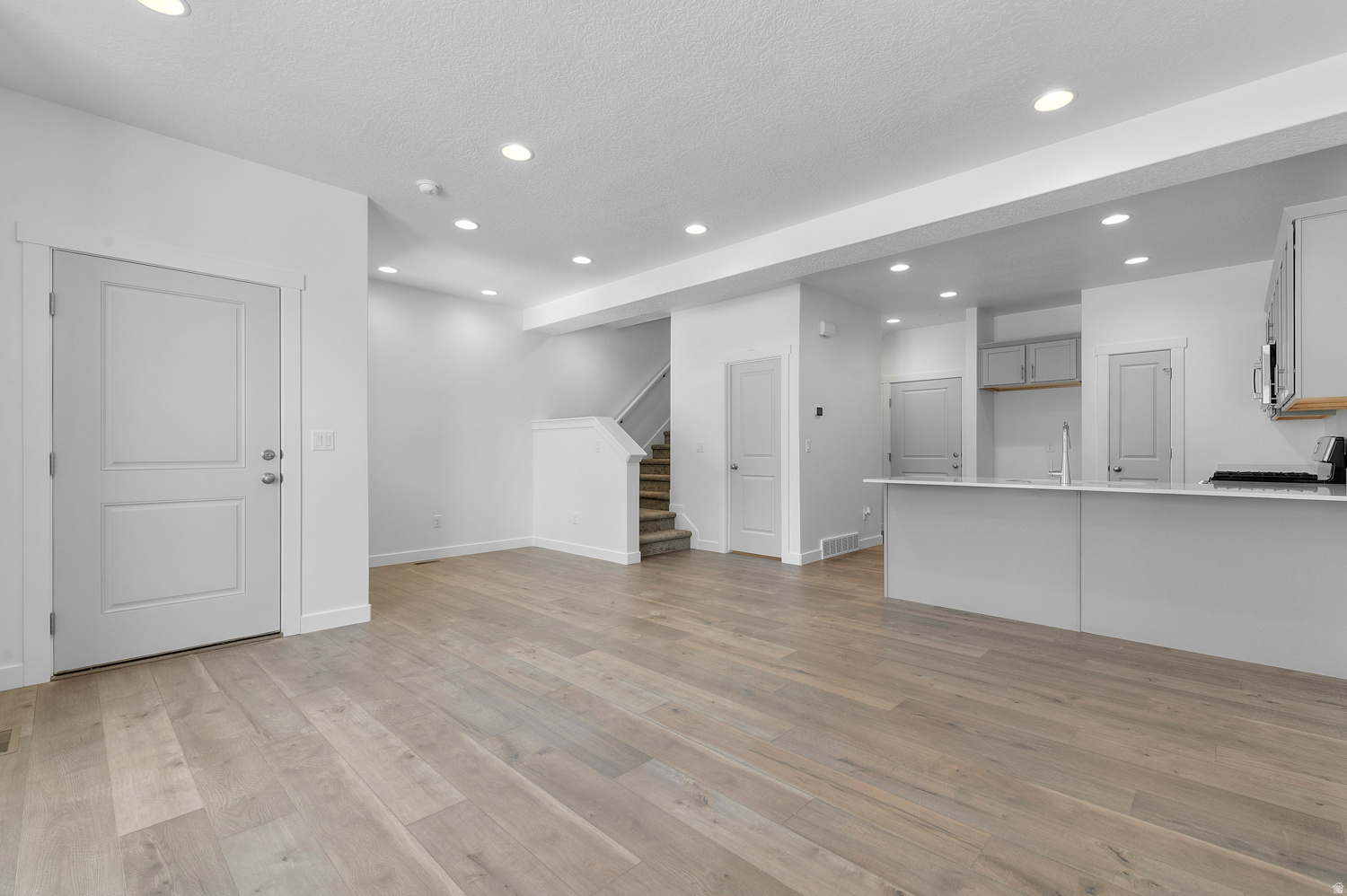 OVERLAND TOWNS V2 408 - Residential