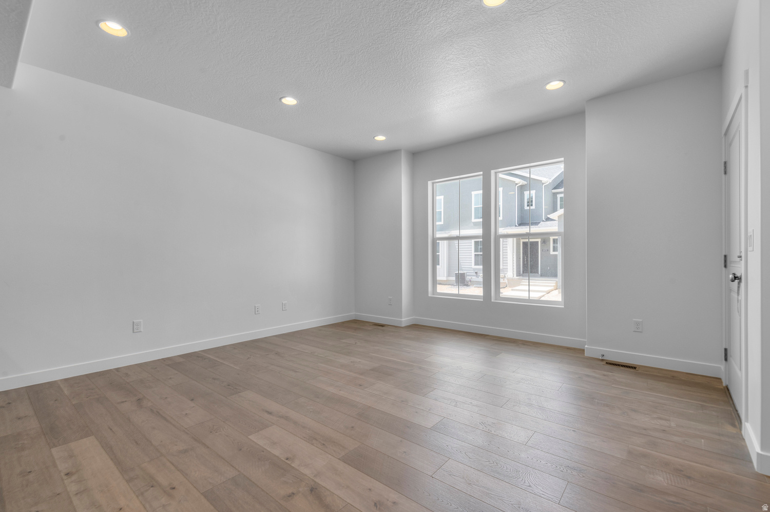 OVERLAND TOWNS V2 408 - Residential