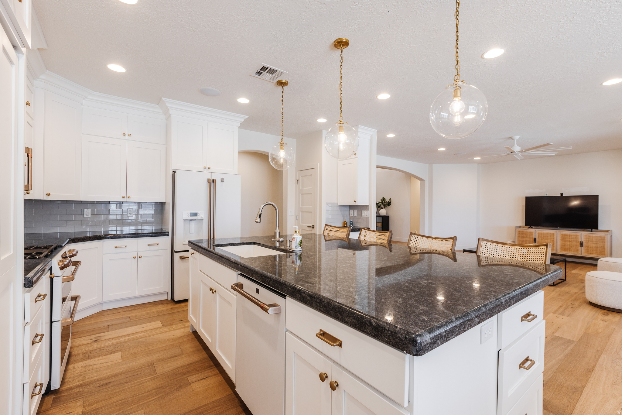 DESERT FIELDS - Residential